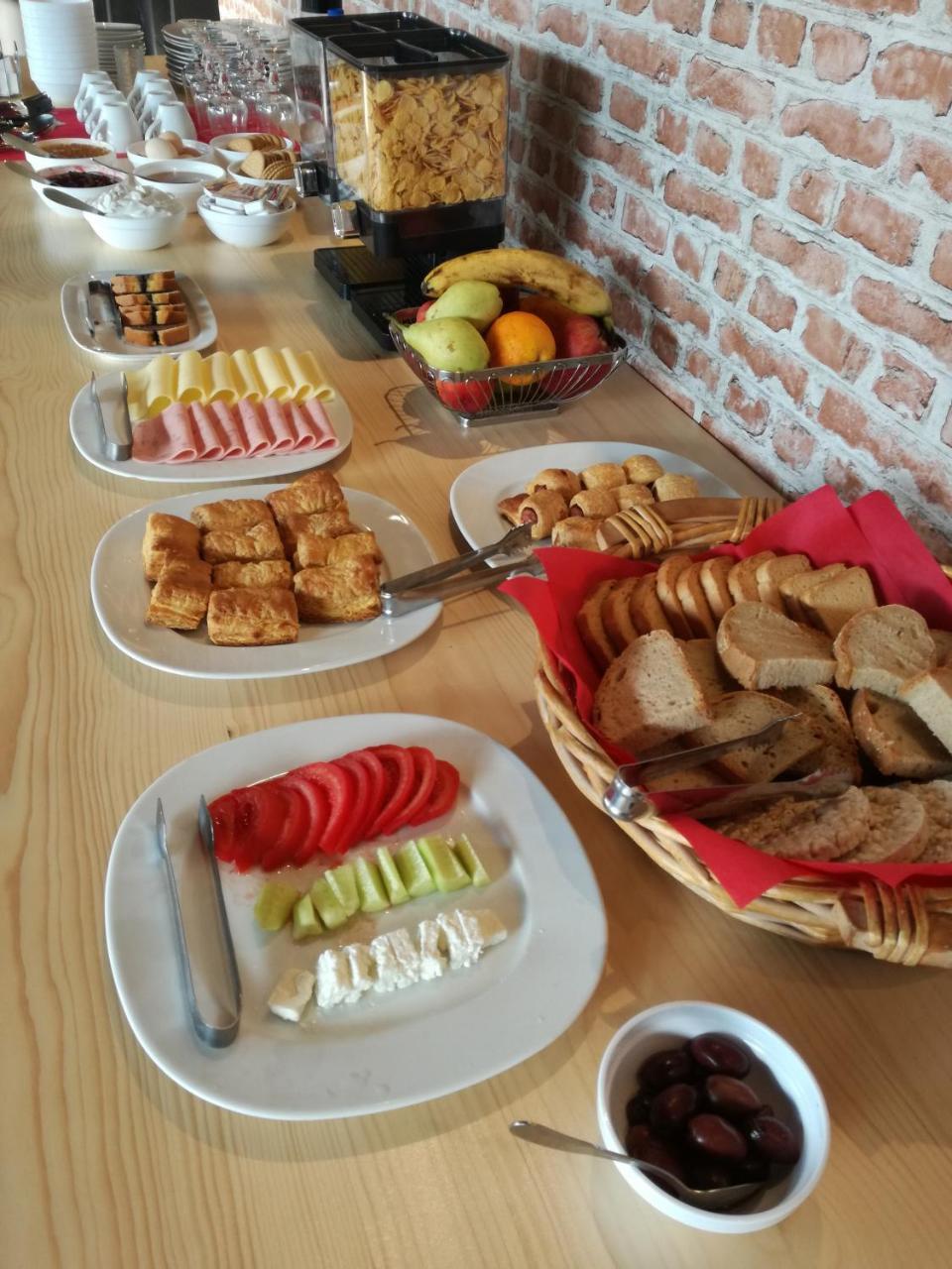 Leonidaion Guesthouse Ancient Olympia Eksteriør bilde A typical Bulgarian breakfast